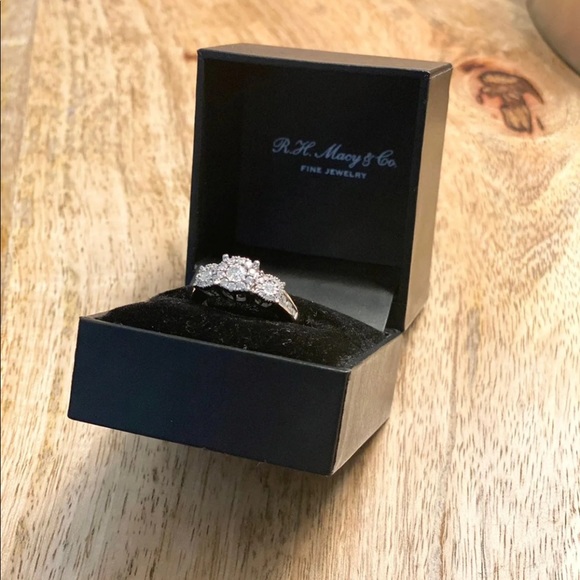 Ring - Picture 3 of 7